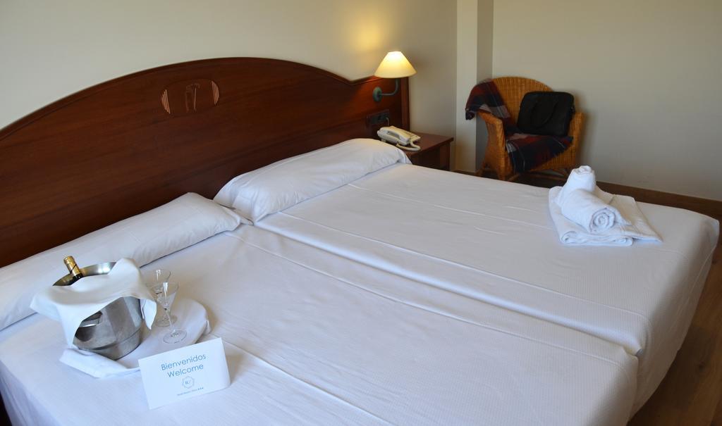 Hotel Reyes Ziries Albolote Zewnętrze zdjęcie